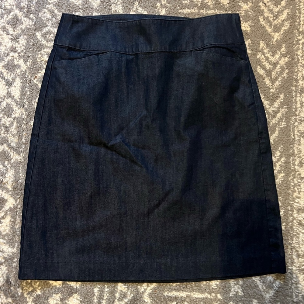 Talbots Classic dark jean  Denim Skirt size 6P (E112)